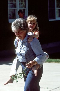 Grandmother_and_granddaughter