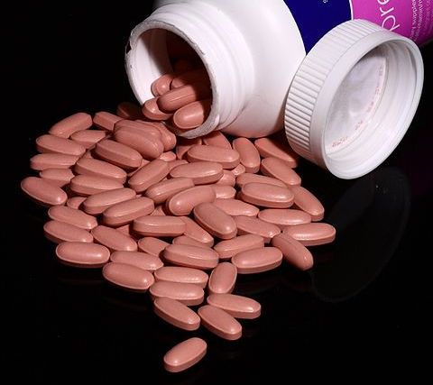 480px-Prenatal_vitamin_tablets