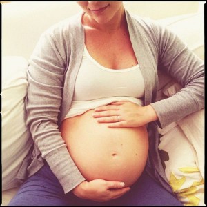 600px-Pregnant_woman_(2)
